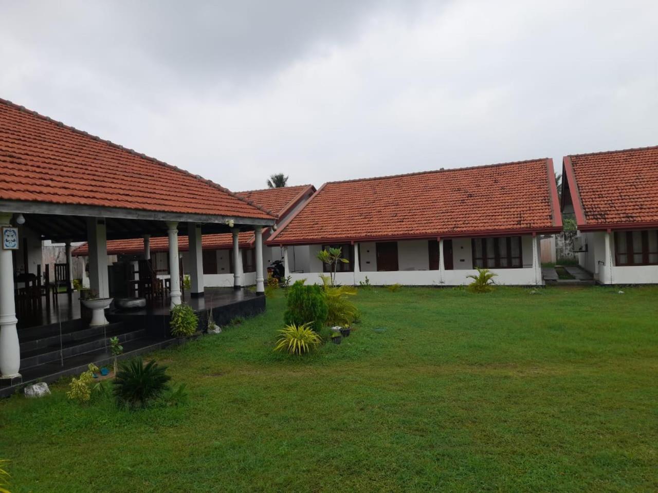 Blu Marine Nilaveli Otel Trincomalee Dış mekan fotoğraf