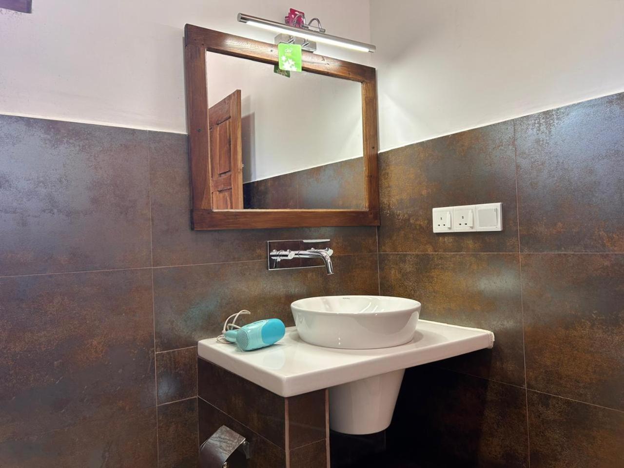 Blu Marine Nilaveli Otel Trincomalee Dış mekan fotoğraf