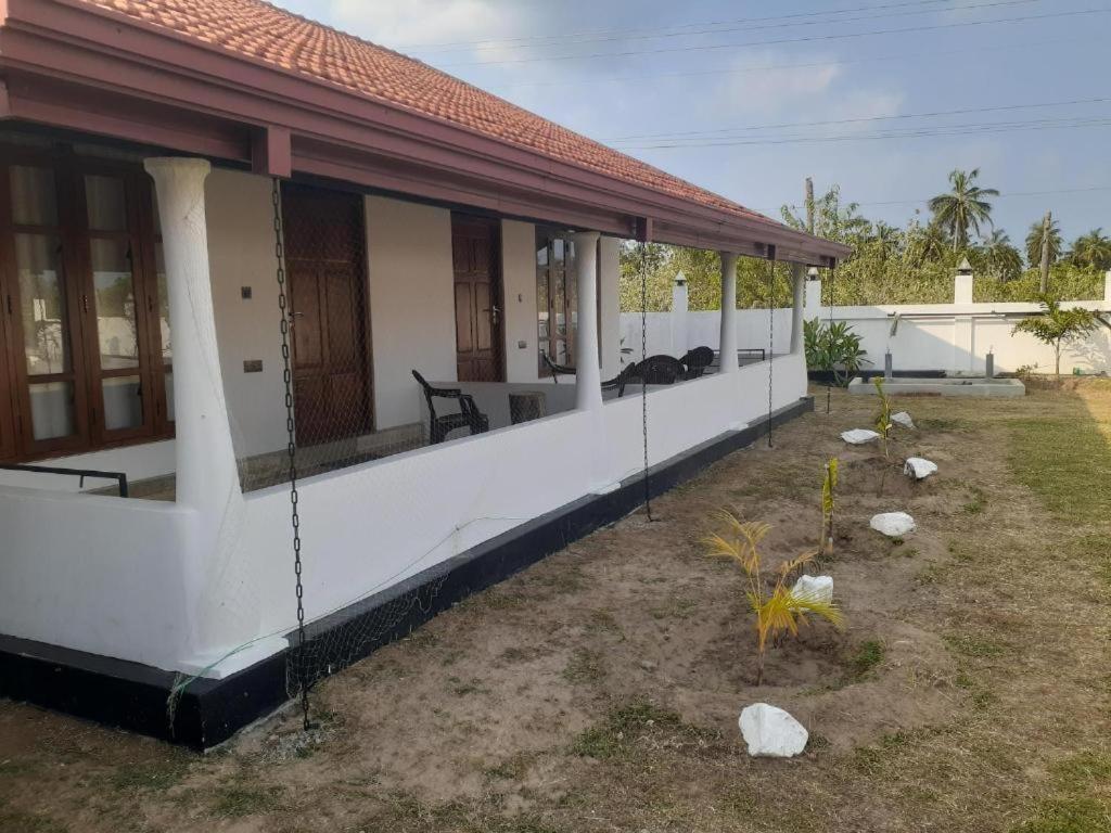 Blu Marine Nilaveli Otel Trincomalee Dış mekan fotoğraf